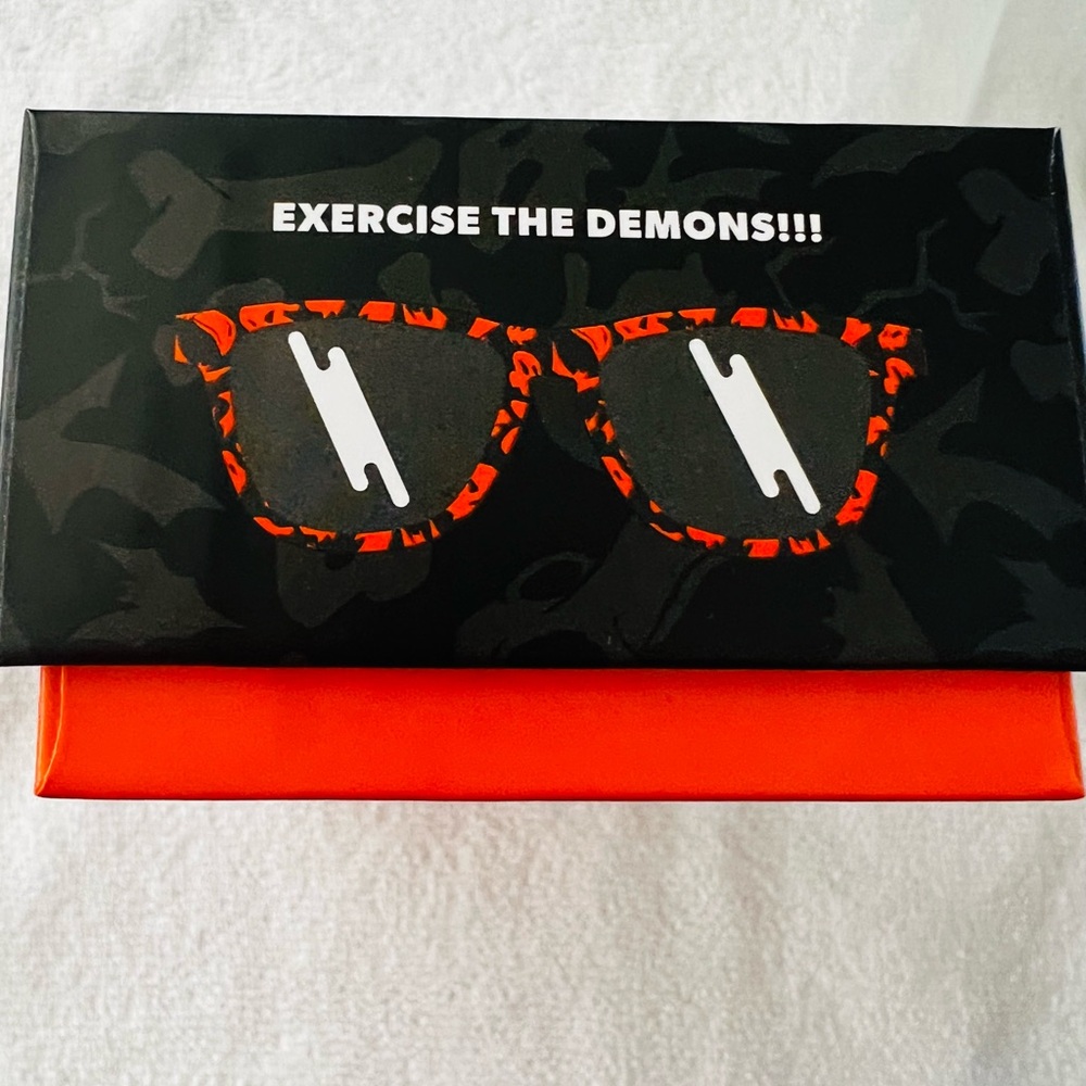 Goodr exercise the demon sunglasses - Picture 8 of 8